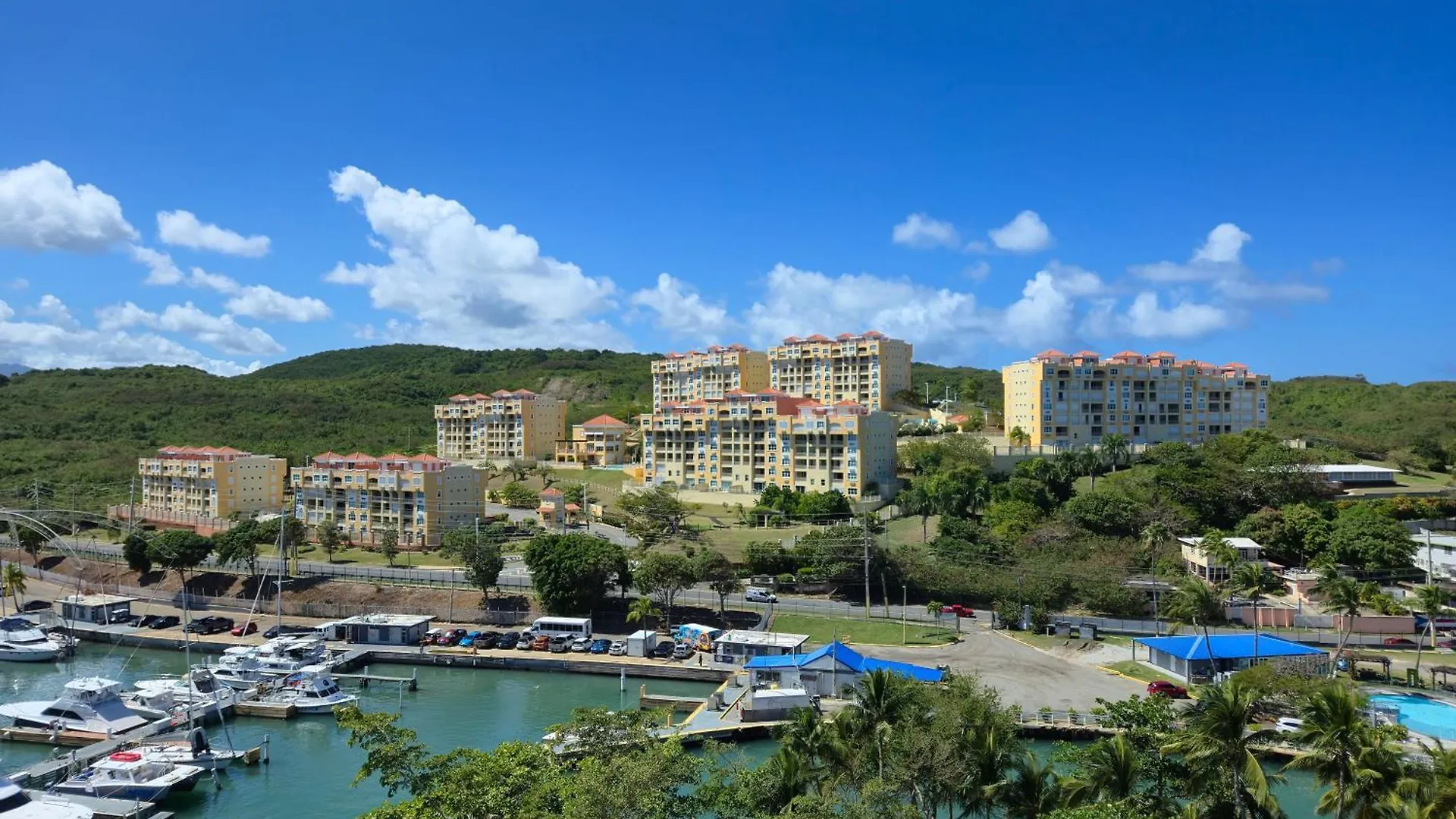 Spacious Waterfront Apartment, Great Views & More! 파하르도 0*,  푸에르토리코