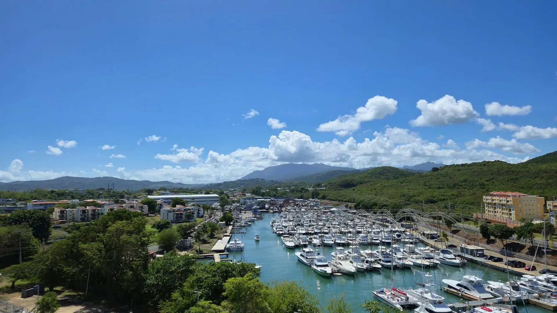 Spacious Waterfront Apartment, Great Views & More! Fajardo